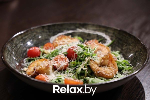 Салат из рукколы с креветками (креветки, руккола, заправка)
