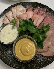 Мясная коллекция(буженина, язык, ростбиф, ветчина, горчица, соус тартар)